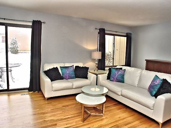 4th image of 530 E Woodfield Trl #530