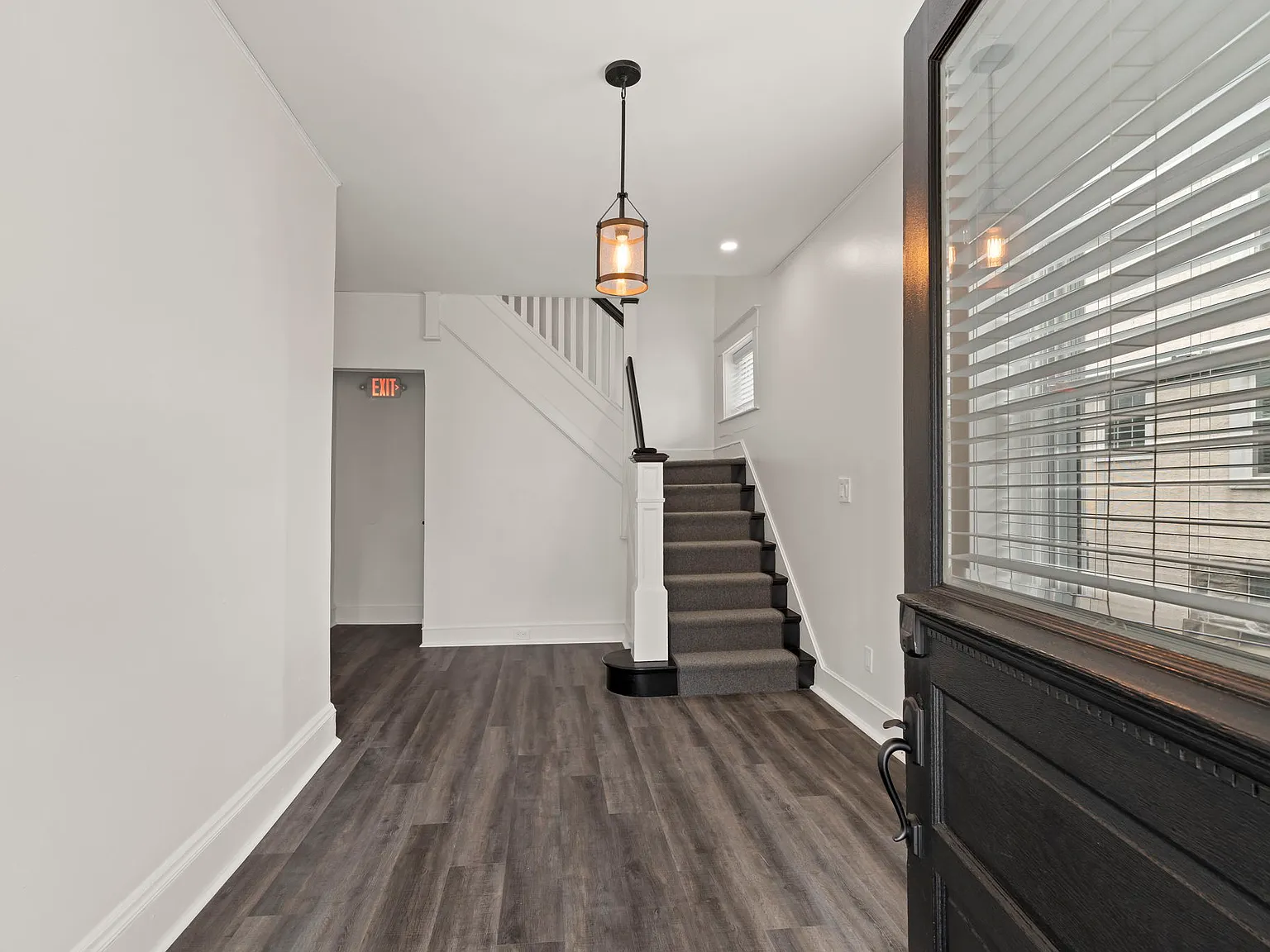 3 bed, 900 sqft, $5,500 — Photo 4