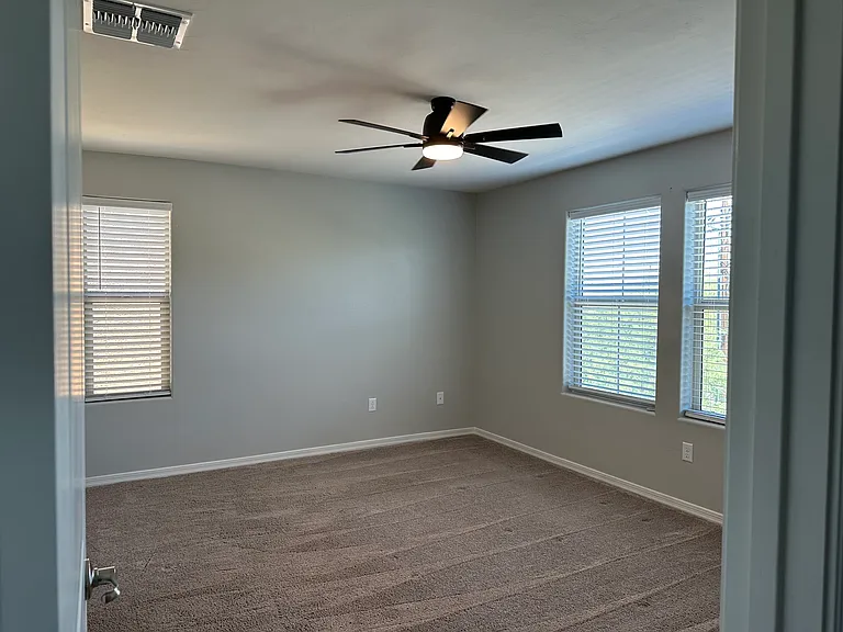 1109 E Ascent St — Photo 16