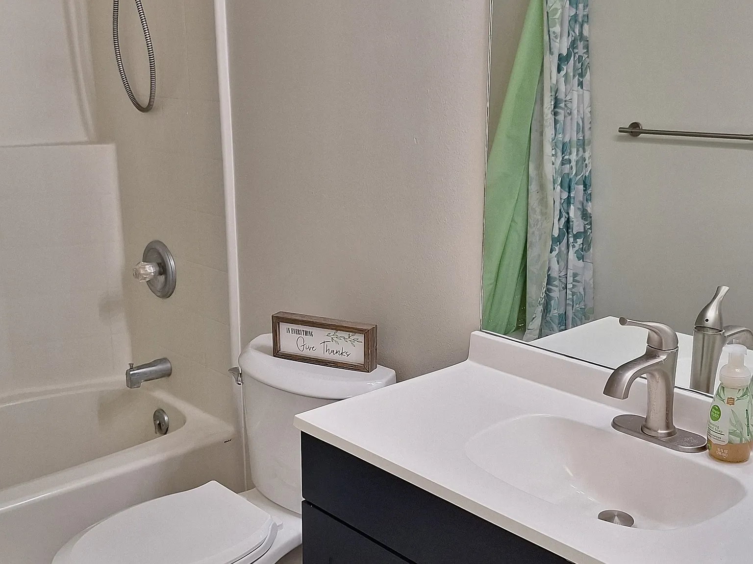 5 bed, 2800 sqft, $2,195 — Photo 4