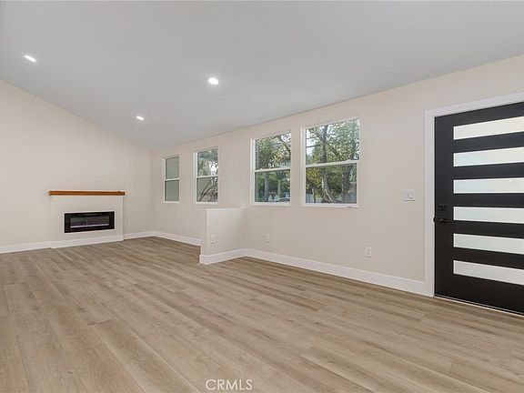 4th image of 700 W 10th St