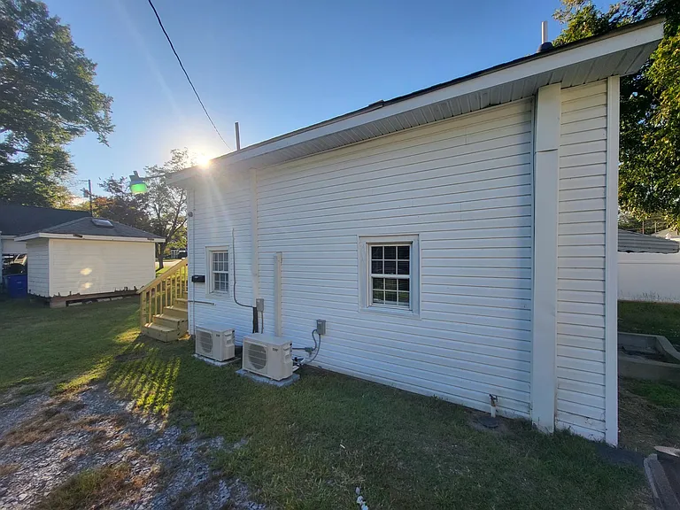 707 W Main St — Photo 2