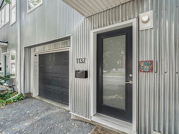 3rd image of 1137 Gladstone Ave