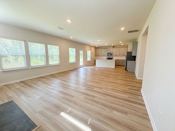 3rd image of 101 Longleaf St