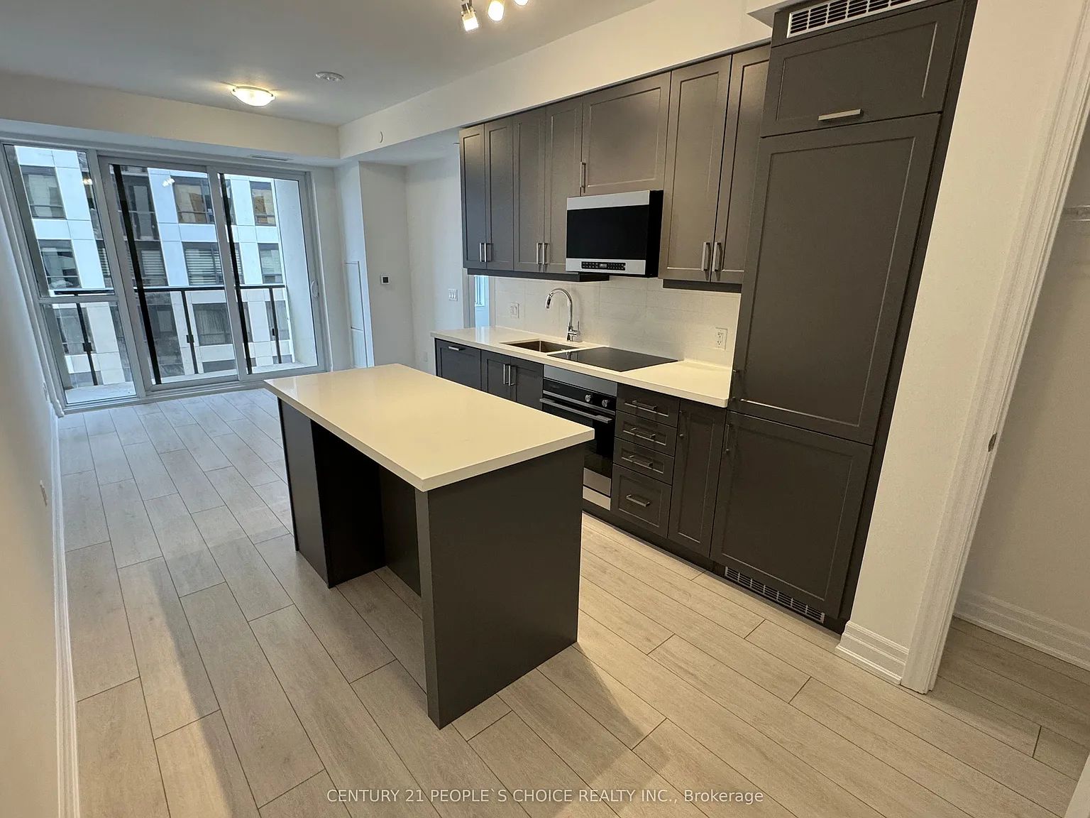 30 Elm Dr W — Photo 3