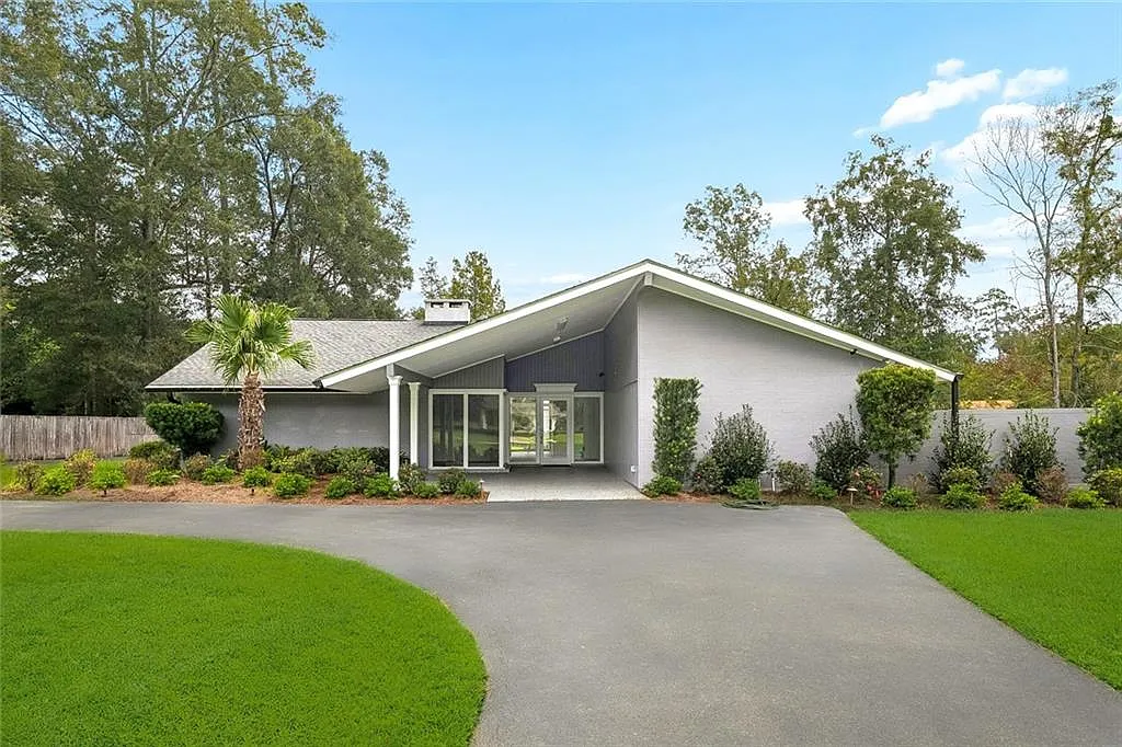 3 bed, 2.5 bath, 2700 sqft, $4,500 — Photo 1