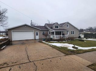 440 E Oak St, Lancaster, WI 53813