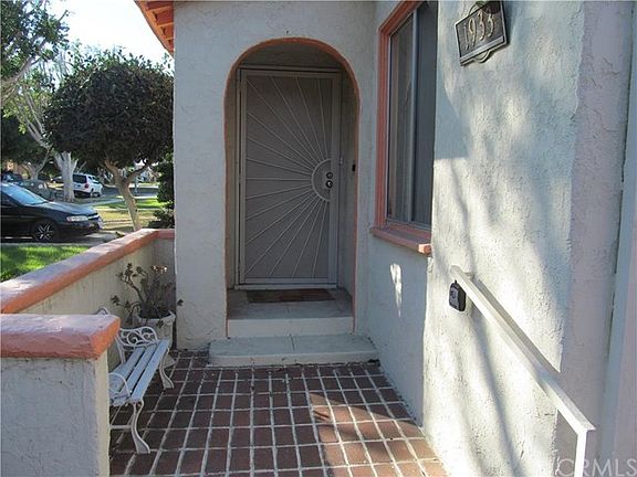 4th image of 1933 W 82nd St