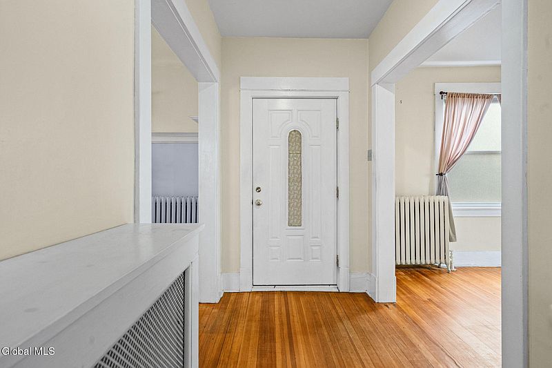 4th image of 18 Oakwood Street