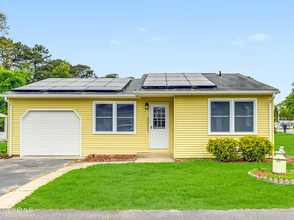 83 Falmouth Avenue, Manchester, NJ 08759