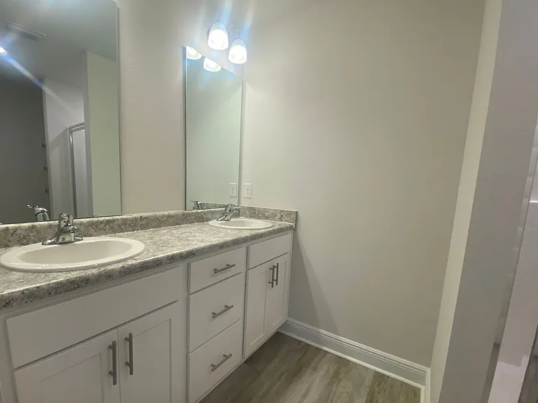 710 E Giese Ln — Photo 14