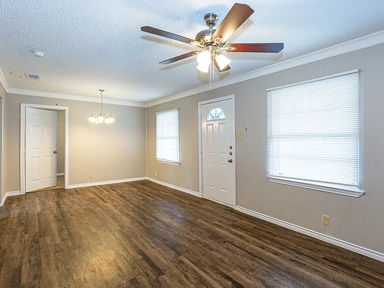 2518 Winthrop Dr — Photo 6