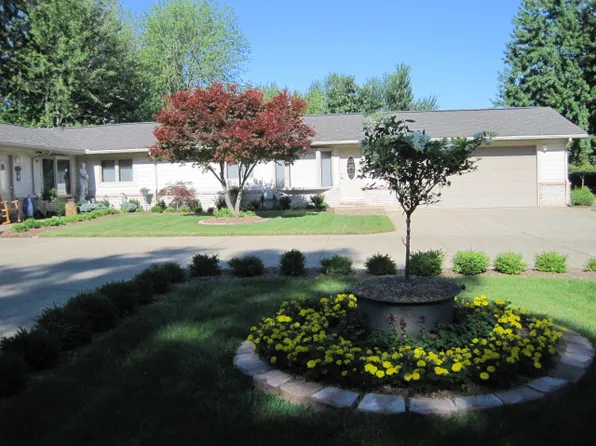 24120 Lyons Rd, Grosse Ile, MI 48138