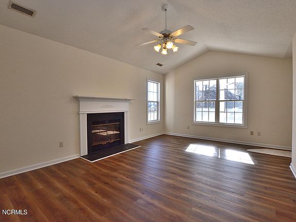 4th image of 1008 Wythe Way