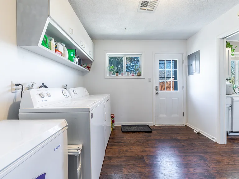 1515 Jarvis Dr — Photo 9