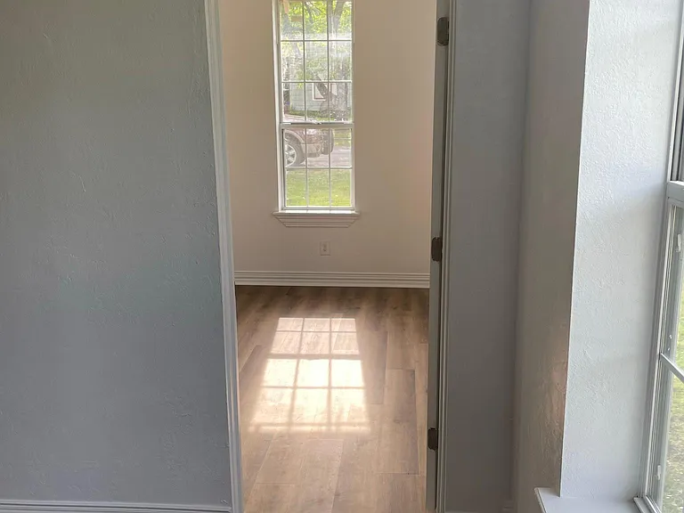 214 N Archer St — Photo 2