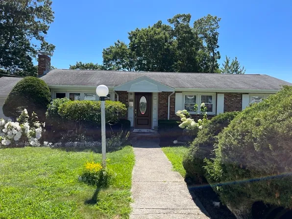 28 Imrie St, Randolph, MA 02368