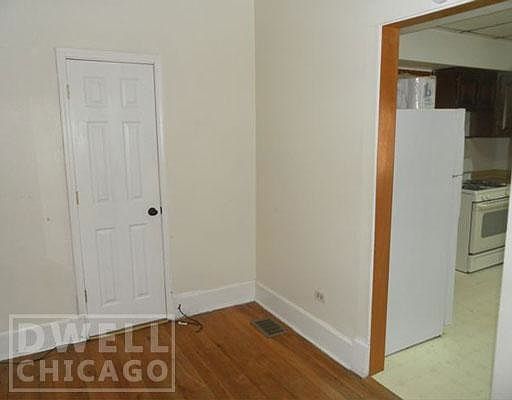 4th image of 2329 W Belmont Ave #1
