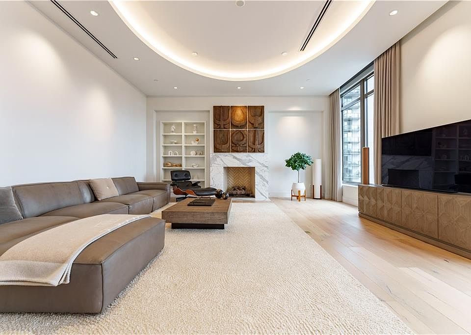1st image of 3376 Peachtree Rd NE #32A