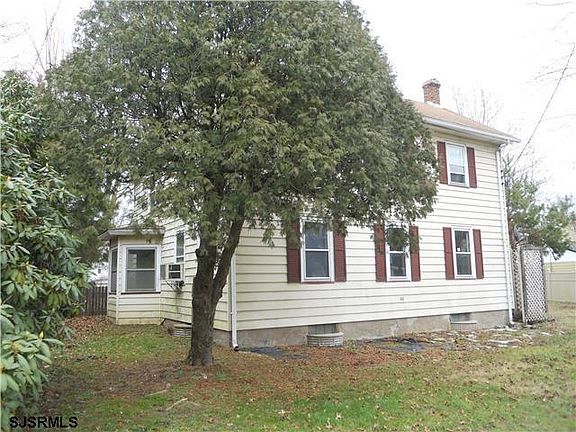 4th image of 14 Old Deerfield Pike