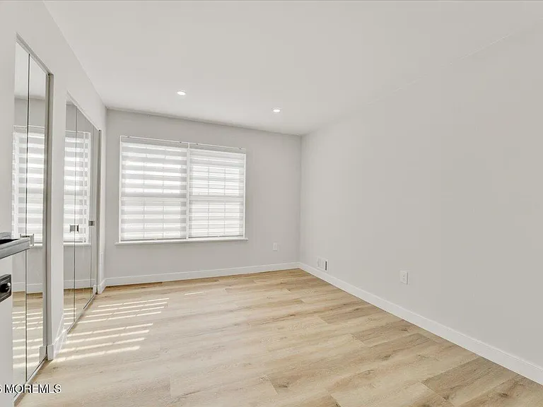 341 Danbury Ln — Photo 16