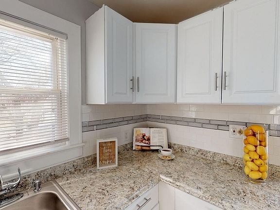 3rd image of 305 Highland Pl
