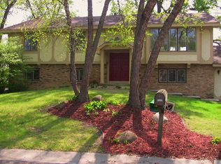 7217 Pineview Ln N, Maple Grove, MN 55369