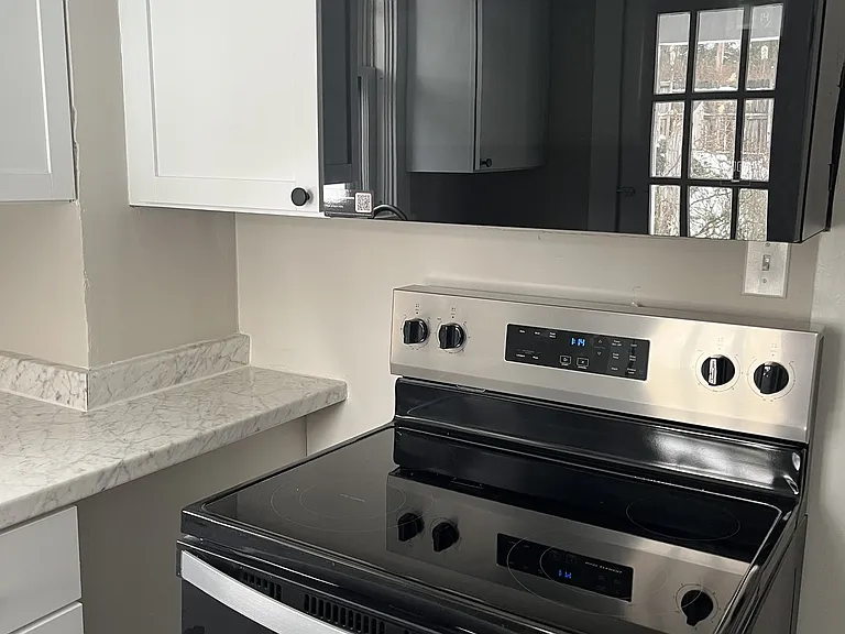 136 Westminster Ave #2 — Photo 7