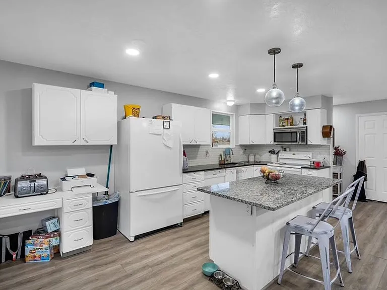 345 E 1200 N — Photo 11