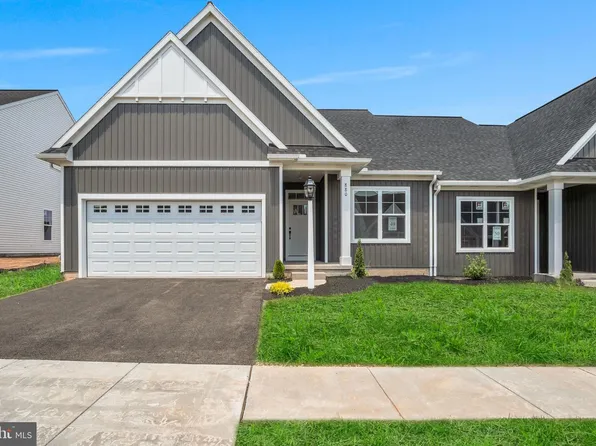 880 Shadowbrooke Dr, Dover, PA 17315