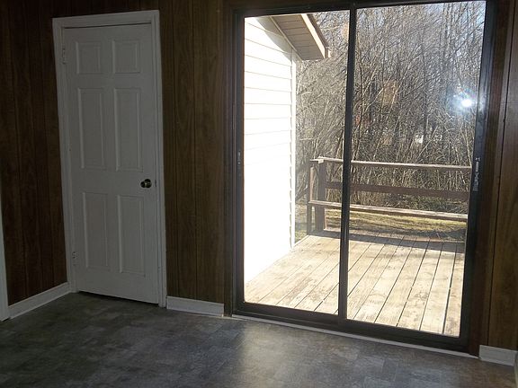 3rd image of 1007 Adele St