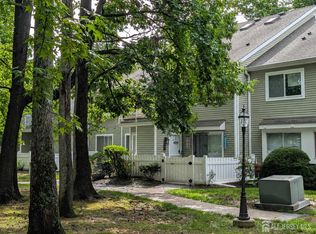 51 Deerberry Ln, Monmouth Junction, NJ 08852
