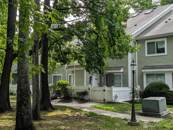 51 Deerberry Ln, Monmouth Junction, NJ 08852