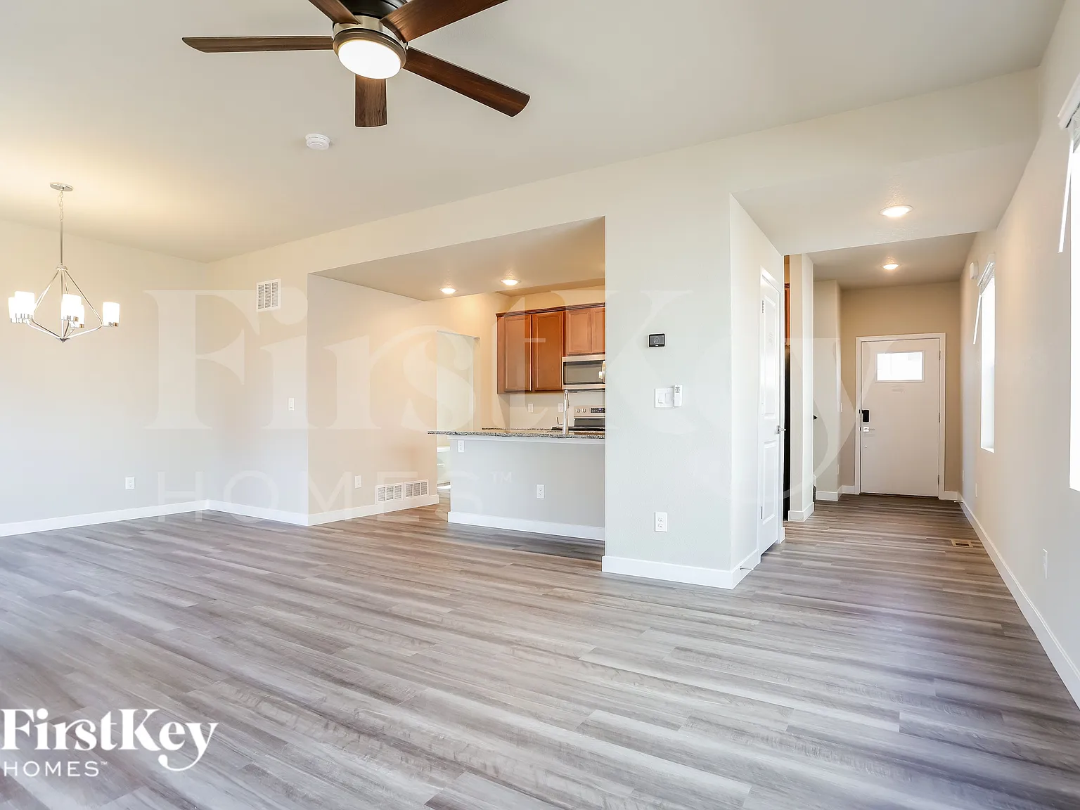 3 bed, 2.5 bath, 1819 sqft, $2,555 — Photo 3
