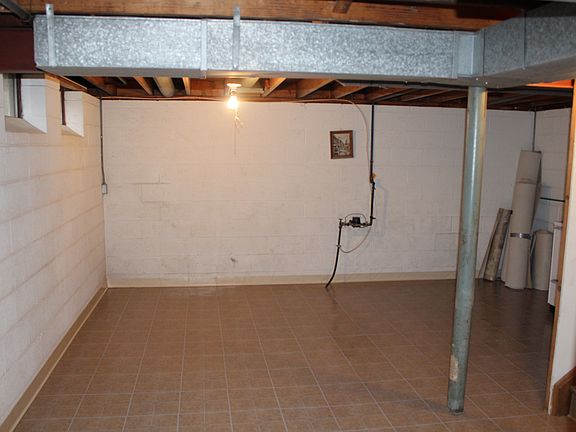 4th image of 4851 Donald Ave