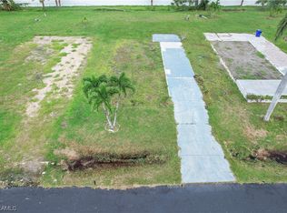 145 Raintree Ln, Fort Myers, FL 33908