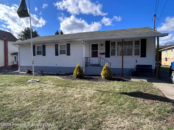 925 Lackawanna Ave, Mayfield, PA 18433