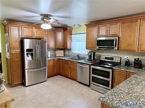 10409 Skinner Hill Dr, Fredericksburg, VA 22408
