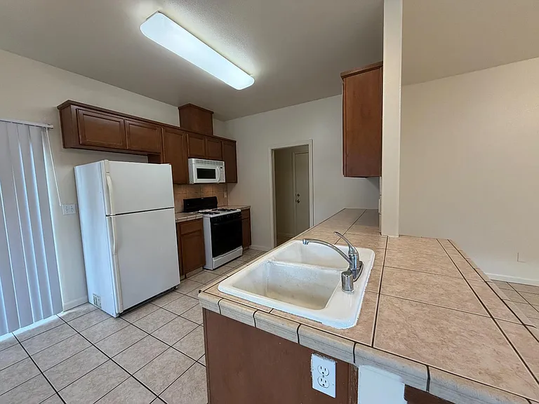 4723 W Clinton Ave #101 — Photo 5