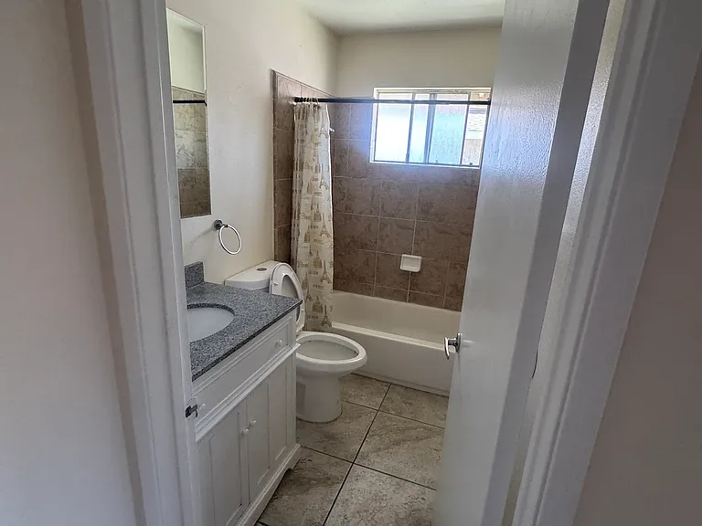 983 Amistad Pl #D — Photo 9
