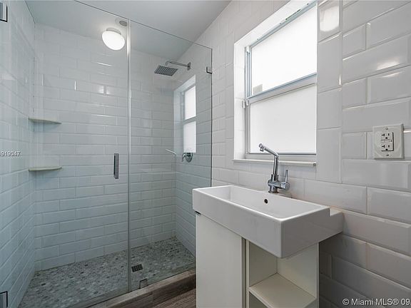 3rd image of 482 NE 59th St #1