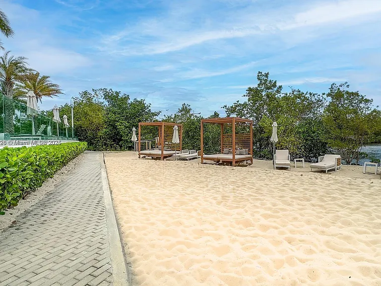 16385 Biscayne Blvd #2103 — Photo 33