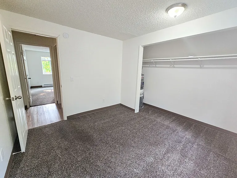390-414 Madrona Ave S — Photo 6