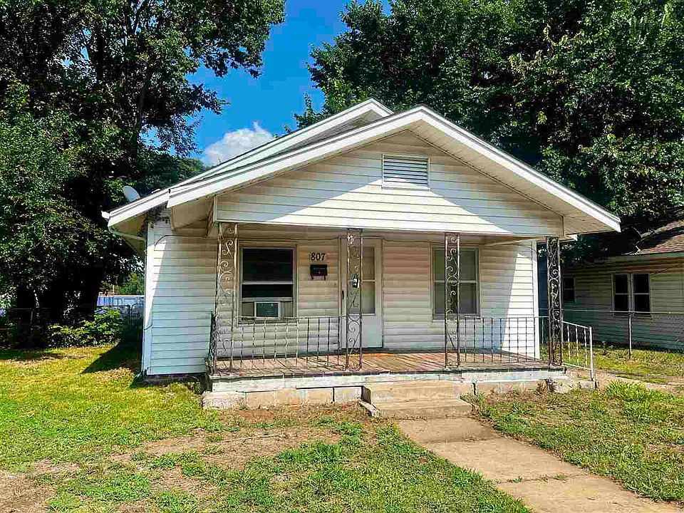 1st image of 807 N Pine St