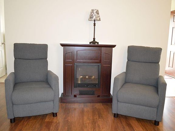 4th image of 523 Evening Falls Dr