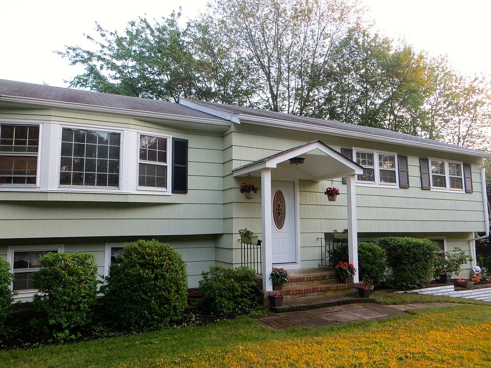 1st image of 15 Marjorie Drive