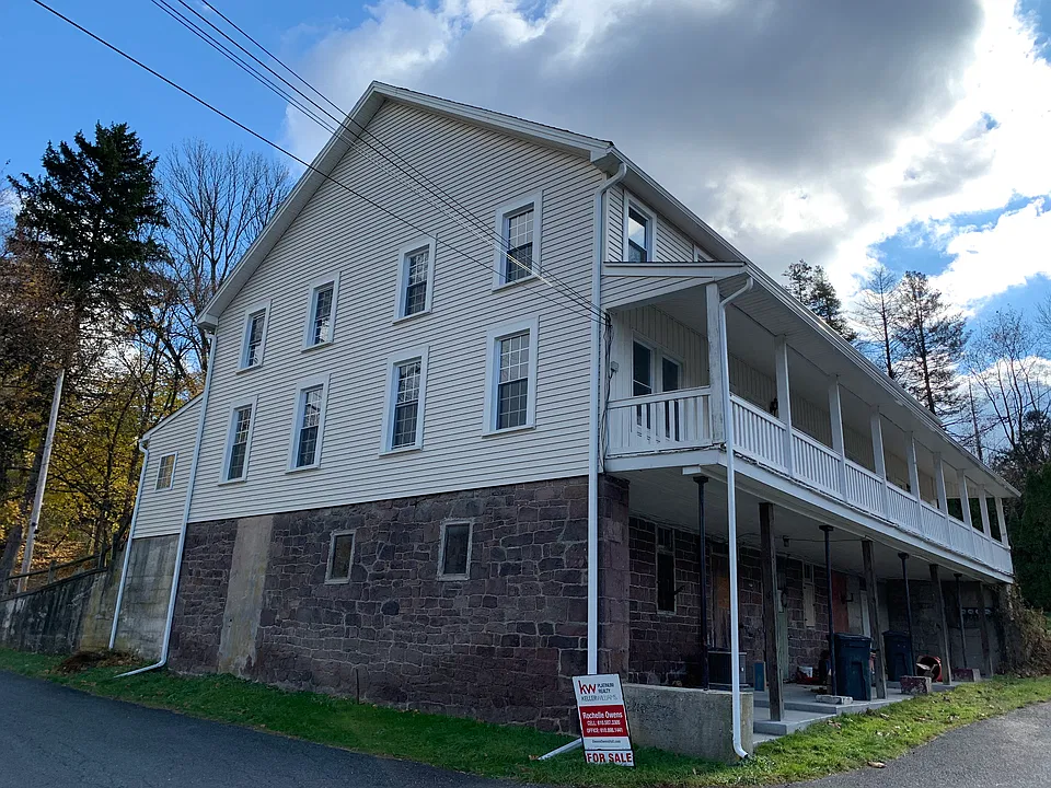 8 Hillside Ave #12