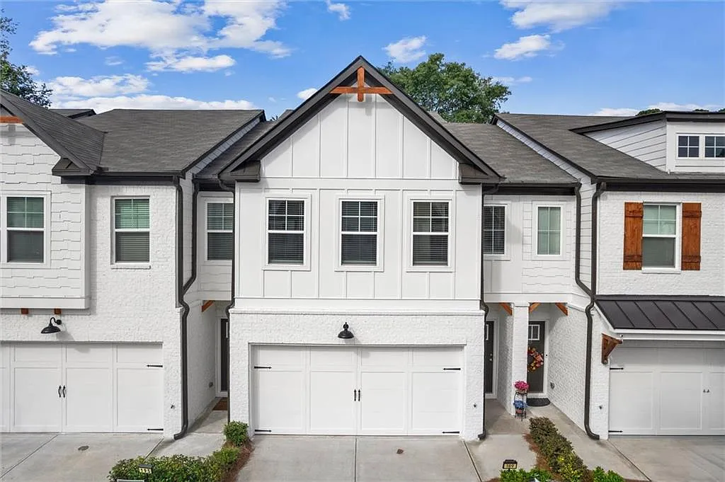 3 bed, 2.5 bath, 1774 sqft, $2,300 — Photo 1