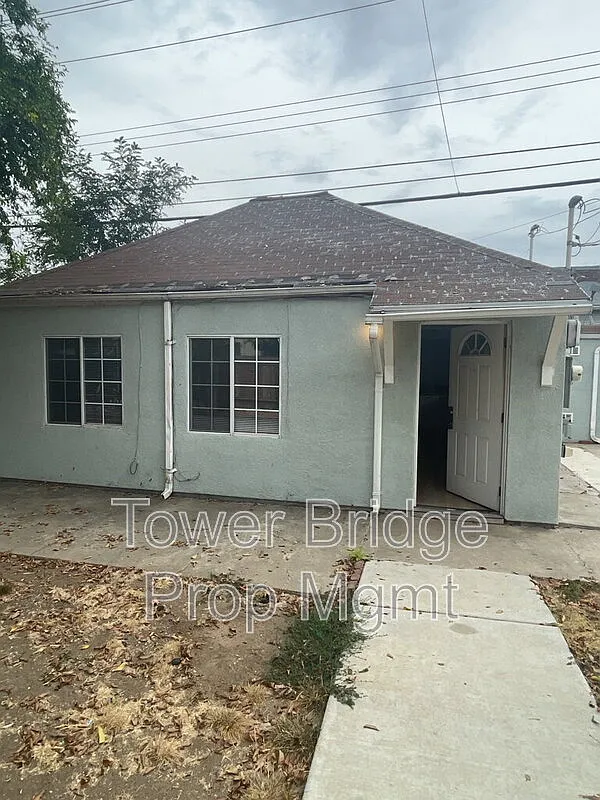 2 bed, 1.0 bath, 496 sqft, $1,599 — Photo 3