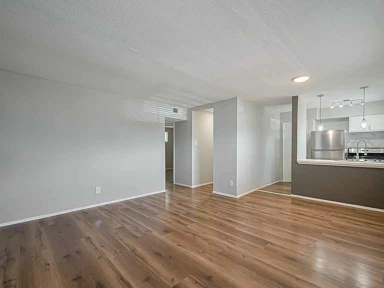 2 Bedroom Livingroom
